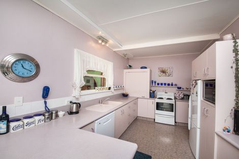 Photo of property in 550 Featherston Street, Roslyn, Palmerston North, 4414