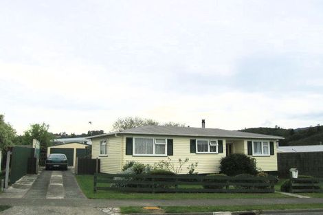 Photo of property in 8 Aniseed Grove, Timberlea, Upper Hutt, 5018