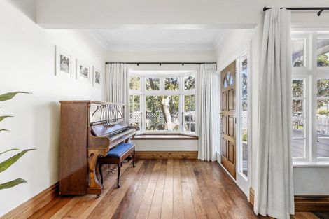 Photo of property in 3 Totara Street, Eastbourne, Lower Hutt, 5013