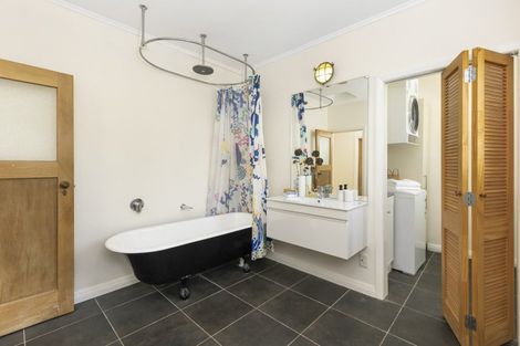 Photo of property in 42 Alice Street, Riverhead, 0820