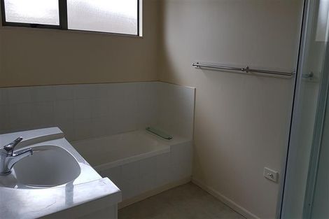 Photo of property in 8 Target Road, Totara Vale, Auckland, 0629