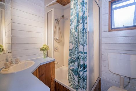 Photo of property in 5b Pohutukawa Grove, Whitianga, 3510