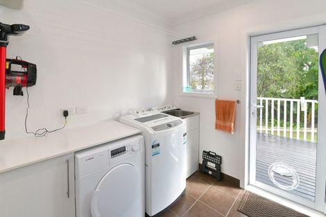 Photo of property in 1/56 Woodlands Crescent, Browns Bay, Auckland, 0630