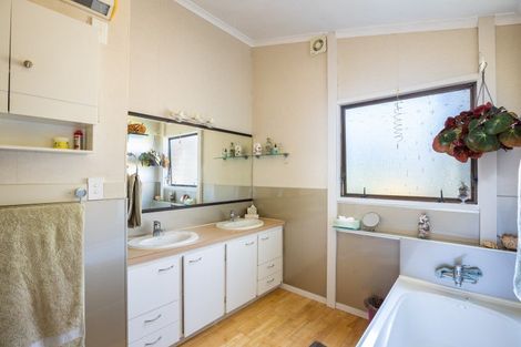 Photo of property in 30 Takiroa Street, Urenui, 4375