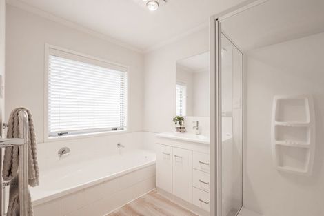 Photo of property in 100 Puhirake Crescent, Pyes Pa, Tauranga, 3112