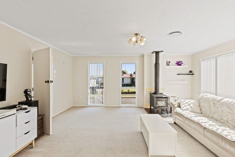 Photo of property in 8 Oleander Place, Bell Block, New Plymouth, 4312