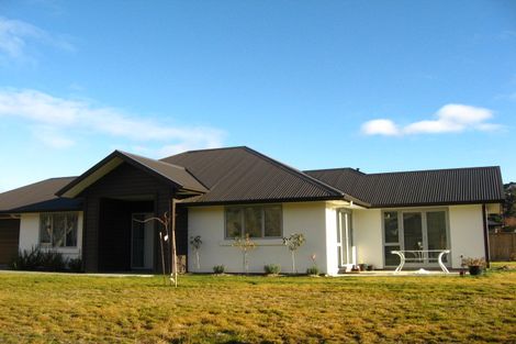 Photo of property in 23 Bridesdale Drive, Lake Hayes, Queenstown, 9304