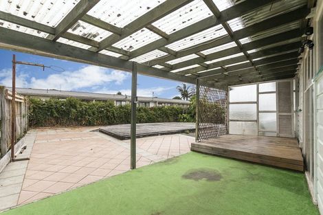Photo of property in 9 Sutton Crescent, Papatoetoe, Auckland, 2025