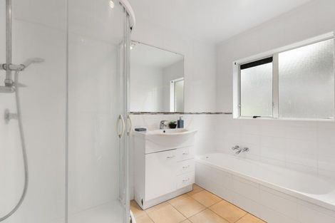 Photo of property in 3 Bernina Place, Weymouth, Auckland, 2103