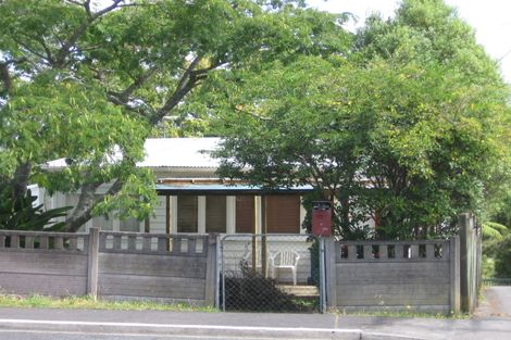 Photo of property in 2/10 Cresta Avenue, Beach Haven, Auckland, 0626