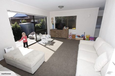 Photo of property in 1/79 Aberfeldy Avenue, Highland Park, Auckland, 2010