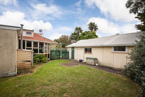 Photo of property in 550 Featherston Street, Roslyn, Palmerston North, 4414
