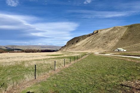 Photo of property in 1061 Ardgour Road, Tarras, Cromwell, 9383