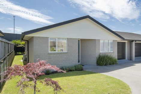 Photo of property in Waterview Estate, 82/4 Greystone Place, Omokoroa, 3114