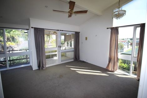 Photo of property in 1/6 Bond Crescent, Forrest Hill, Auckland, 0620