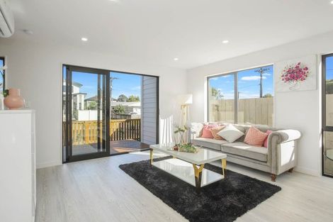 Photo of property in 2/10 Alan Avenue, Henderson, Auckland, 0610