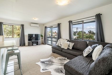 Photo of property in 2/7 Matipo Road, Te Atatu Peninsula, Auckland, 0610