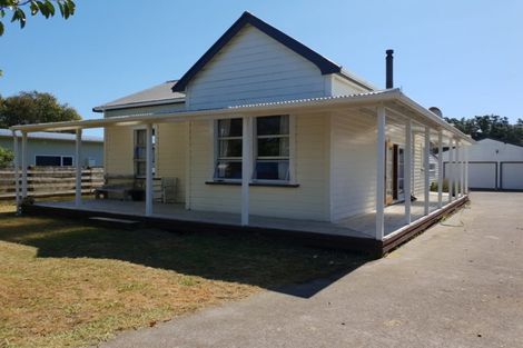 Photo of property in 2 Ohawe Terrace, Ohawe, Hawera, 4671