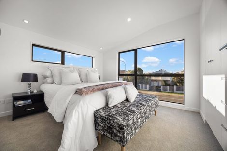 Photo of property in 1/31 Akoranga Drive, Northcote, Auckland, 0627
