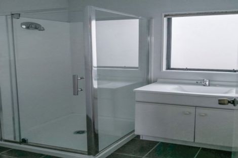 Photo of property in 2/6 Altair Place, Windsor Park, Auckland, 0632