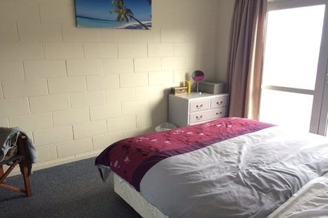 Photo of property in 2/222 The Esplanade, Island Bay, Wellington, 6023