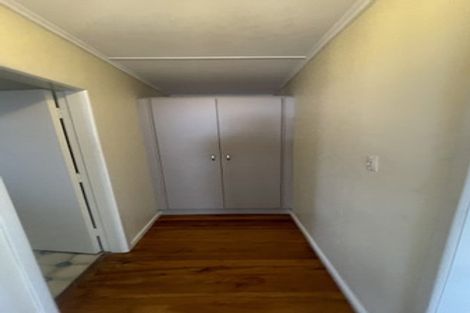 Photo of property in 12 Gill Avenue, Te Atatu Peninsula, Auckland, 0610