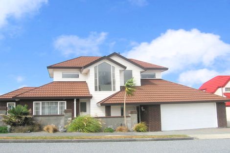 Photo of property in 79 Ashton Fitchett Drive, Brooklyn, Wellington, 6021