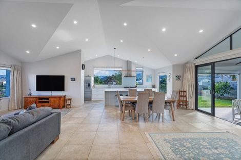 Photo of property in 1 Topping Place, Whitianga, 3510