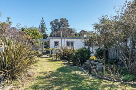 Photo of property in 37 Dale Road, Raumati South, Paraparaumu, 5032
