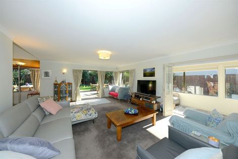 Photo of property in 27 Glenharrow Avenue, Avonhead, Christchurch, 8042