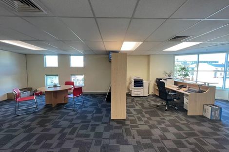 Photo of property in 8a Madeira Lane, Grafton, Auckland, 1023