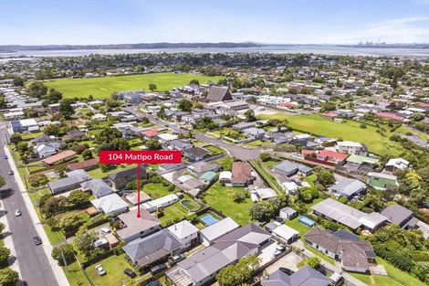 Photo of property in 104 Matipo Road, Te Atatu Peninsula, Auckland, 0610