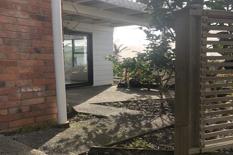 Photo of property in 1/146 Sunset Road, Unsworth Heights, Auckland, 0632