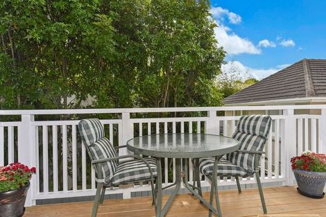 Photo of property in 2/240 Forrest Hill Road, Forrest Hill, Auckland, 0620