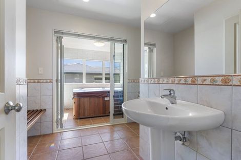 Photo of property in 301 Beach Road, Whangamata, 3620