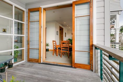 Photo of property in 218 Oriental Parade, Oriental Bay, Wellington, 6011