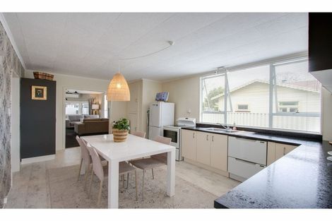 Photo of property in 504 Grove Road, Mayfair, Hastings, 4122