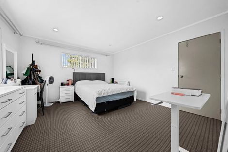 Photo of property in 2 Talmar Place, Massey, Auckland, 0614