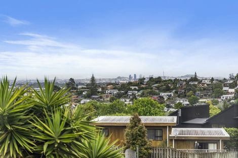 Photo of property in 1/10 Remus Place, Totara Vale, Auckland, 0629