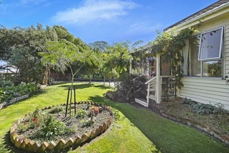 Photo of property in 16 Leeston And Lake Road, Leeston, 7632