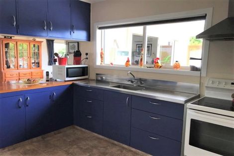 Photo of property in 1 Truby King Street, Merrilands, New Plymouth, 4312