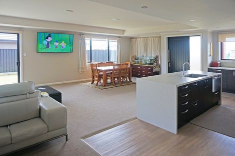 Photo of property in 98 Hoffman Court, Waikiwi, Invercargill, 9810