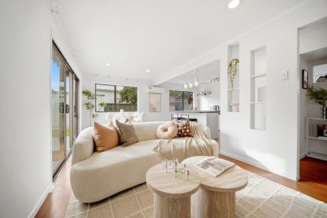 Photo of property in 2/327 Bucklands Beach Road, Bucklands Beach, Auckland, 2012