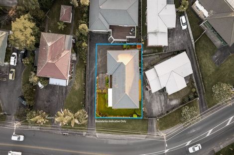 Photo of property in 2/86 Don Buck Road, Massey, Auckland, 0614