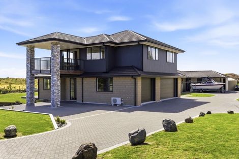 Photo of property in 1 Glendas Way, Acacia Bay, 3385