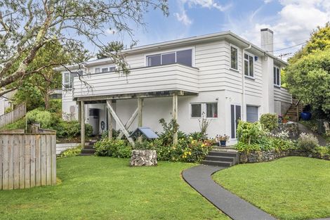 Photo of property in 13 Kowhai Street, Tawa, Wellington, 5028