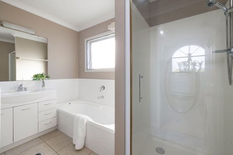 Photo of property in 28 The Esplanade, Huntington, Hamilton, 3210