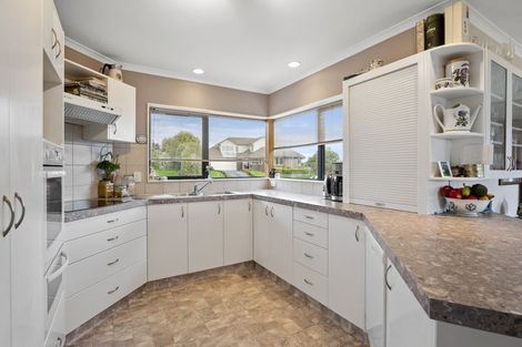 Photo of property in 17 Greenwood Place, Fitzherbert, Palmerston North, 4410