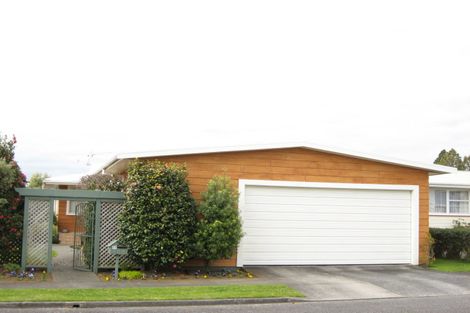Photo of property in 17 Waiwera Place, Merrilands, New Plymouth, 4312