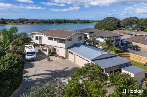 Photo of property in 16 Pohutukawa Drive, Athenree, Katikati, 3177